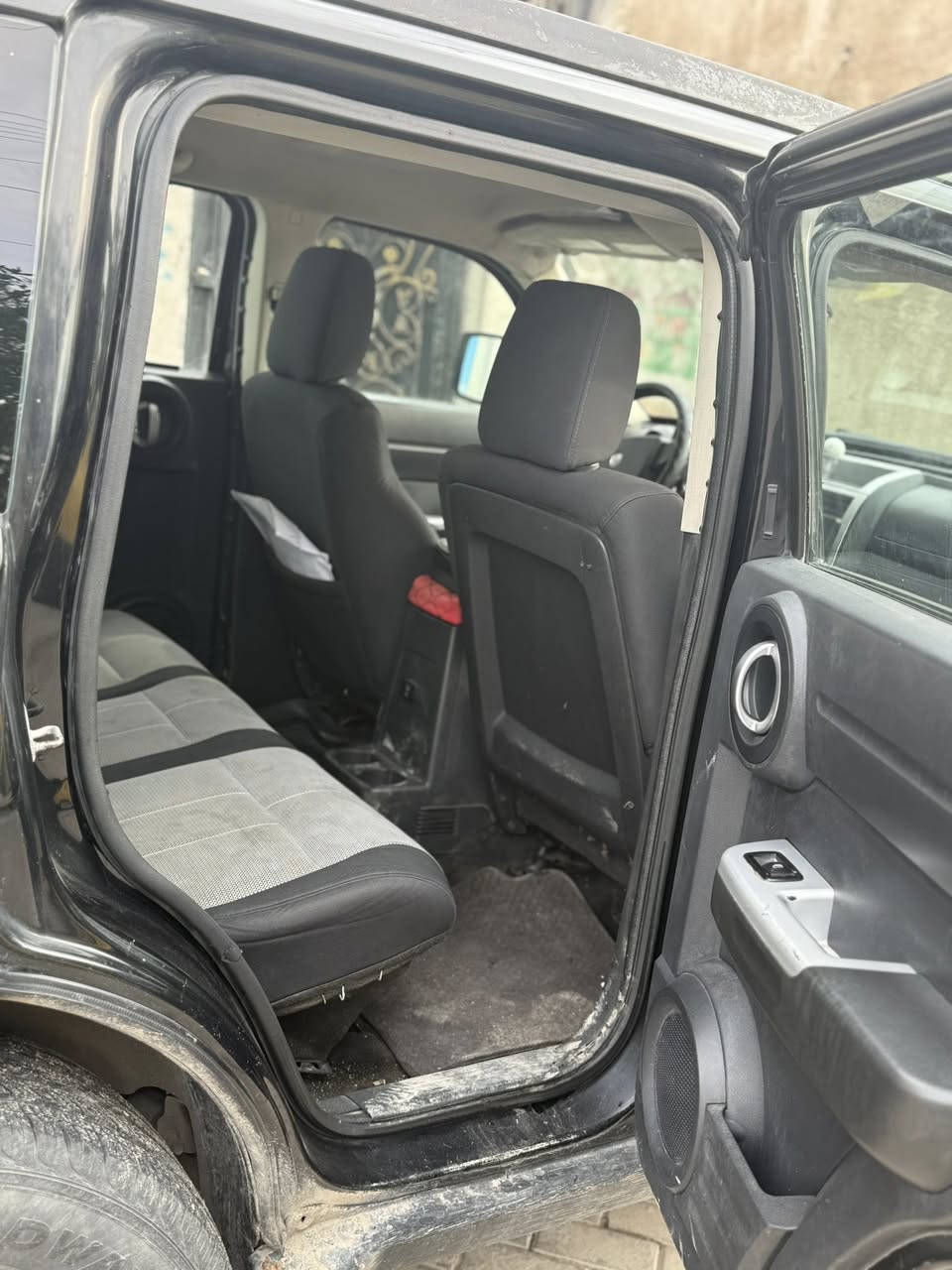 سلام عليكم للبيع سياره جيب ميترو  موديل ٨   محرك سته سلندر تبرد شغال   مكان مدينه الصدر السعر ٩٠ وبيها مجال  بصيط رقم الهاتف ***********
