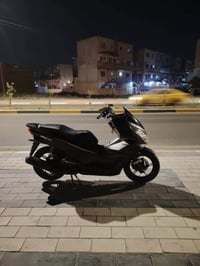 pcx جيل ثاني بيسي اكس جيل ثاني دراجة اي نقص مابيهة  رايدهة ب١٥٥٠ وبيهة...
