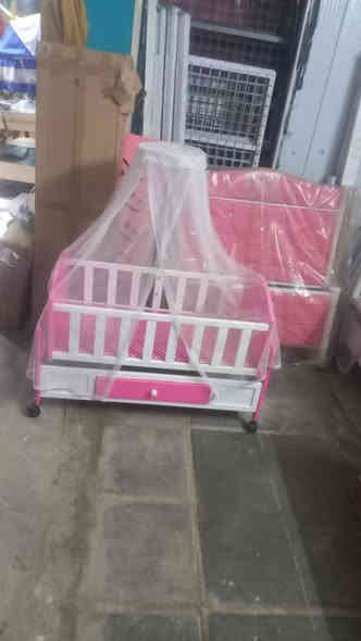 سلام عليكم انواع البضاعه عنوانه قرب فلكت حي نصر مقابل فلافل عبلي ***********
انواع كواريك واسره طفل
