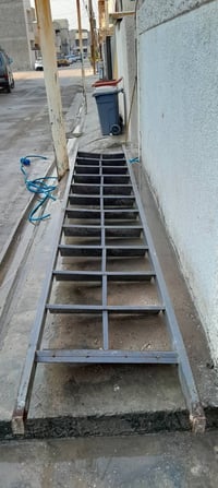 درج حديد للبيع ١٢ بايه عرض ٩٠ سعر ٨٠الف مكان الشرطه الخامسه قرب حسينيه...