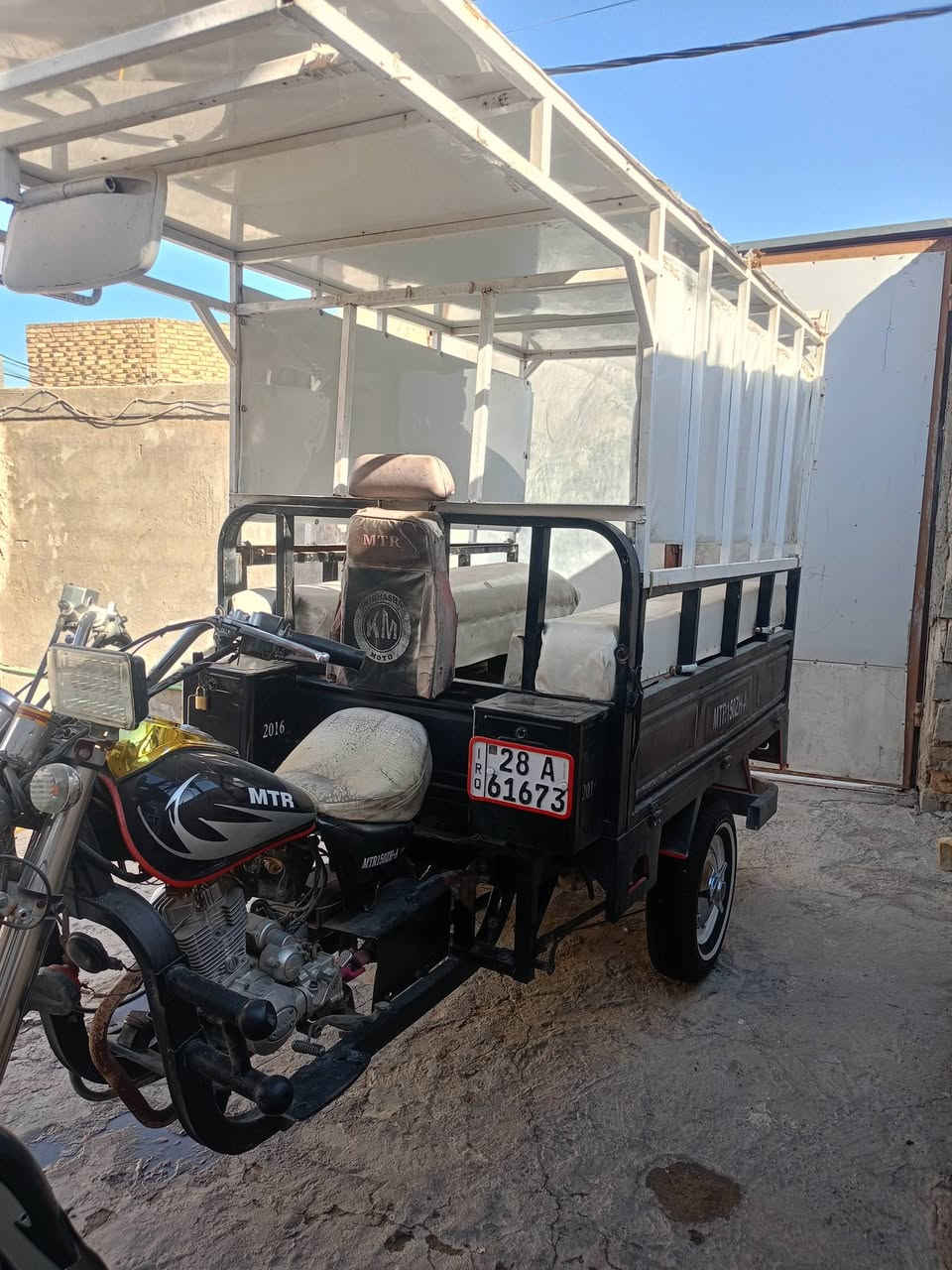 ستوته ام تي ار للبيع مقفوله شاصيها رقبه محركها مفتوح مره واحده والباقي كفاله اربع تايرات شوبلس كامله ستوته تنباع والسعر اتصل بخير وتدلل ***********
