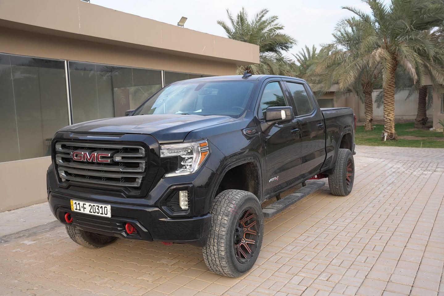 السلام عليكم من رخصه الادمن
GMC سييرا AT4
موديل 2022
وارد أمريكي
بدون صبغ السيارة بيها بابين مبدلات نفس اللون مال السايق و الي وراها
1 مرفعه ترفيع rough country ترفيع امريكا
2 كير تعليك
3 محرك السيارة 6200 cc
4 كشنات كهرباء
5 سيارة دفع رباعي off road
6 كشنات جلد اسود
السيارة باب طويل
7 موصفات AT4 فول
8 عليها ويل
عليها دبلات روف كانتري اصلي من امريكا
السياره هواي بيها تفاصيل
***********
