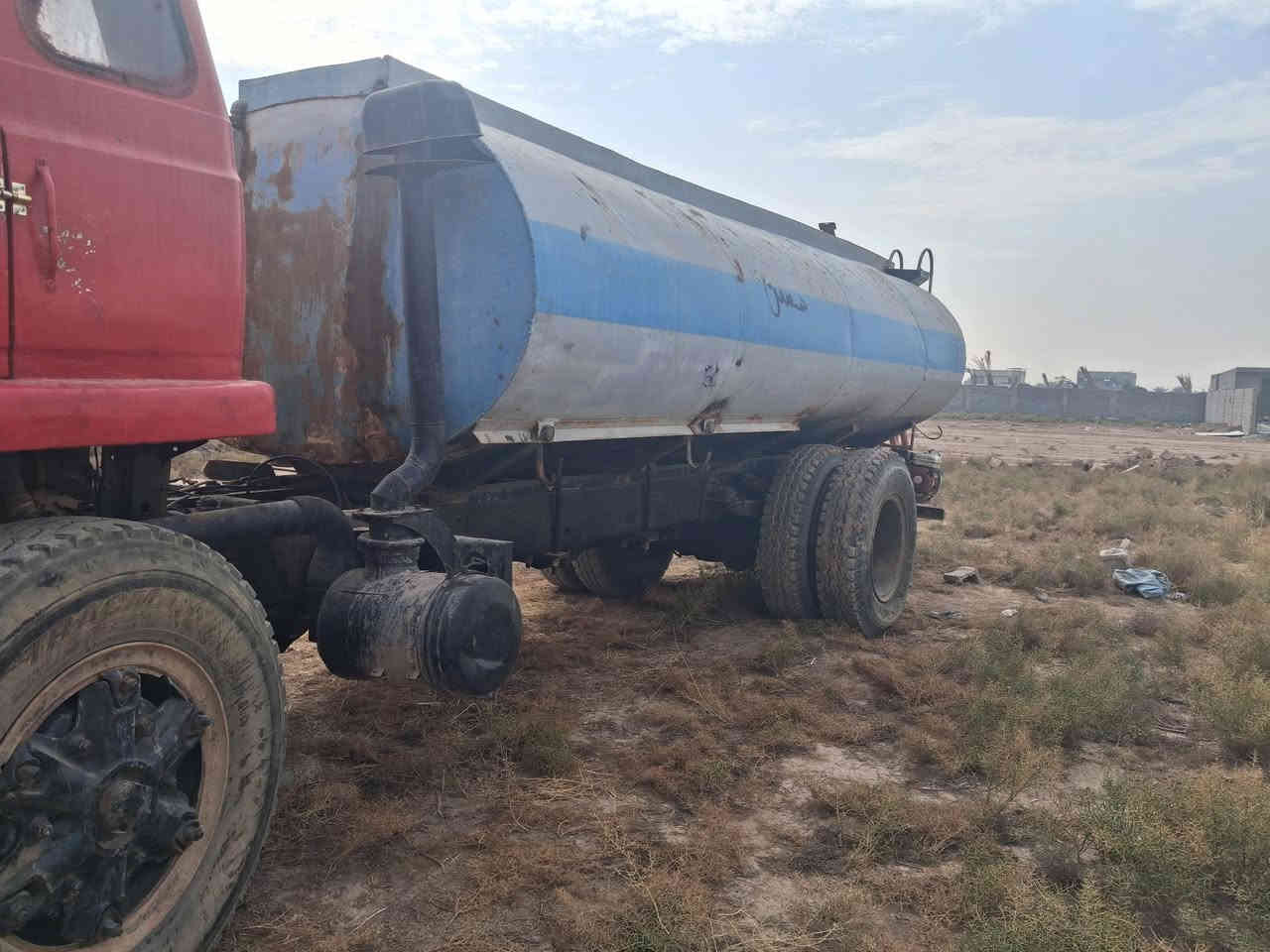 هينو ٨١ تنكر للبيع محرك وكير وشاصي واكسل وتخم تاير مكفولات
الرقم ٨٢٥ كربلاء 
***********
