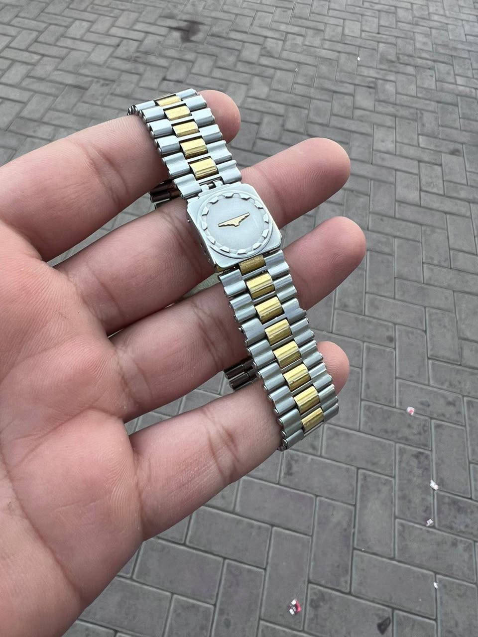 لونجين كونو كويست بطاريه دي ديت ساعه نضيف سعر ٢٥٠$ 
يوجد لدينا توصيل لي جميع محافظات


**إذا كنت صاحب هذا الإعلان وتريد حذفه لأي سبب، رجاءا أرسل رسالة إلى الدعم الفني**