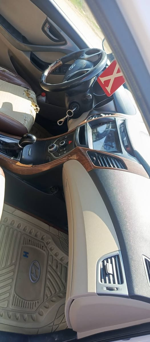 السلام عليكم النترا للبيع موديل 15 رقم بغداد سنويه جديده 29 سياره جاهزه تحويل مباشر عنوان ابو غريب سعر 100 بها مجال للشراي/***********
