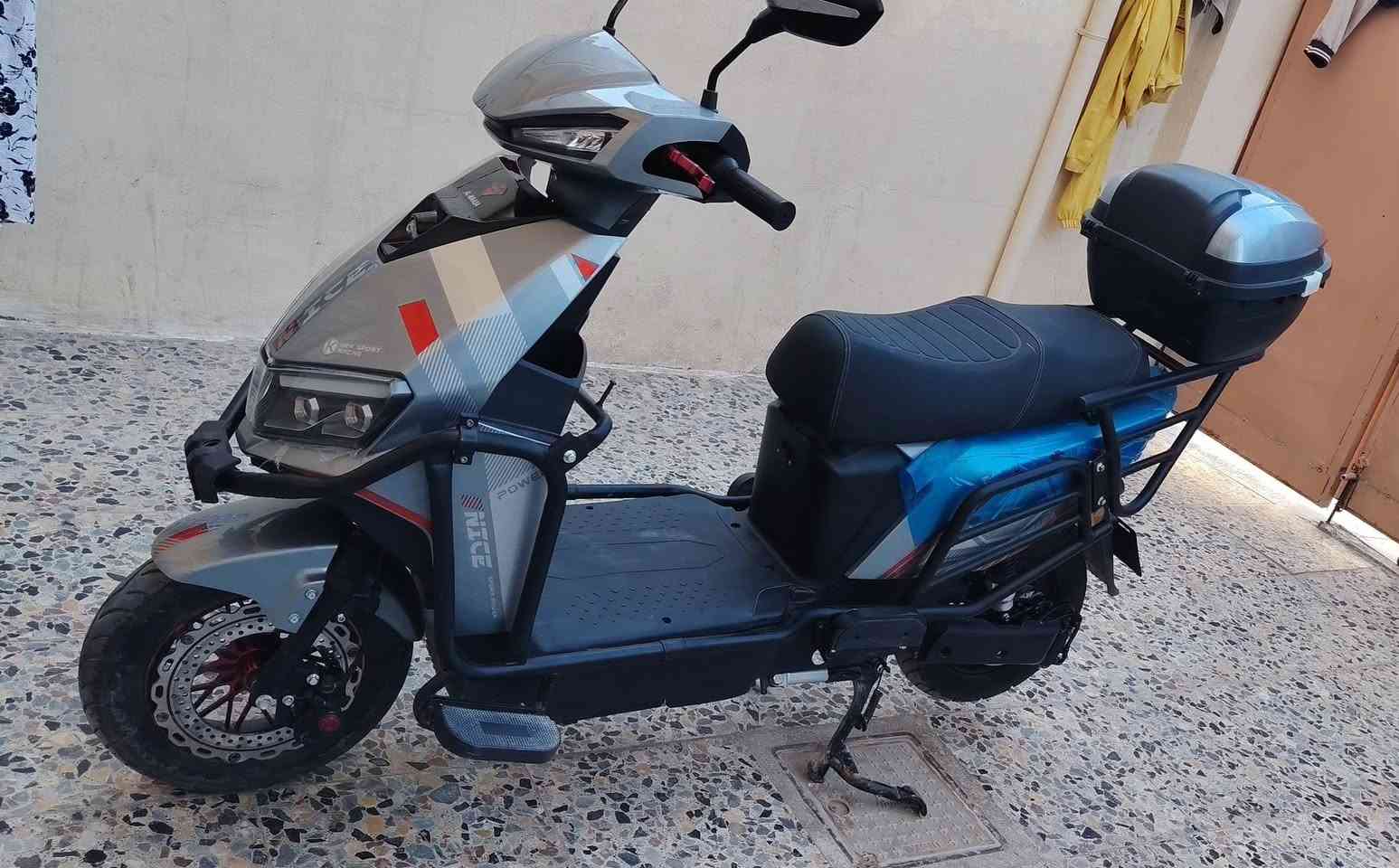 دراجه الماسه شحن 6 بطاريات مدرع موديل 2026 استخدام 3 اشهر فقط الدراجه بعدها لك بالنايلون ترايك من الفلوجه للرمادي شرط تمشي 60 كيلو حقيقي فول مواصفات تشتغل بصمه وكارت نشرات محيطيه تثبيت ستيرن سياقه ذاتيه  وبعد بيها هواي مواصفات مكانها الفلوجه  سعرها 850 الف وترهم مراوس  للاستفسار مراسله الصفحه او الاتصال *********** بي واتساب
