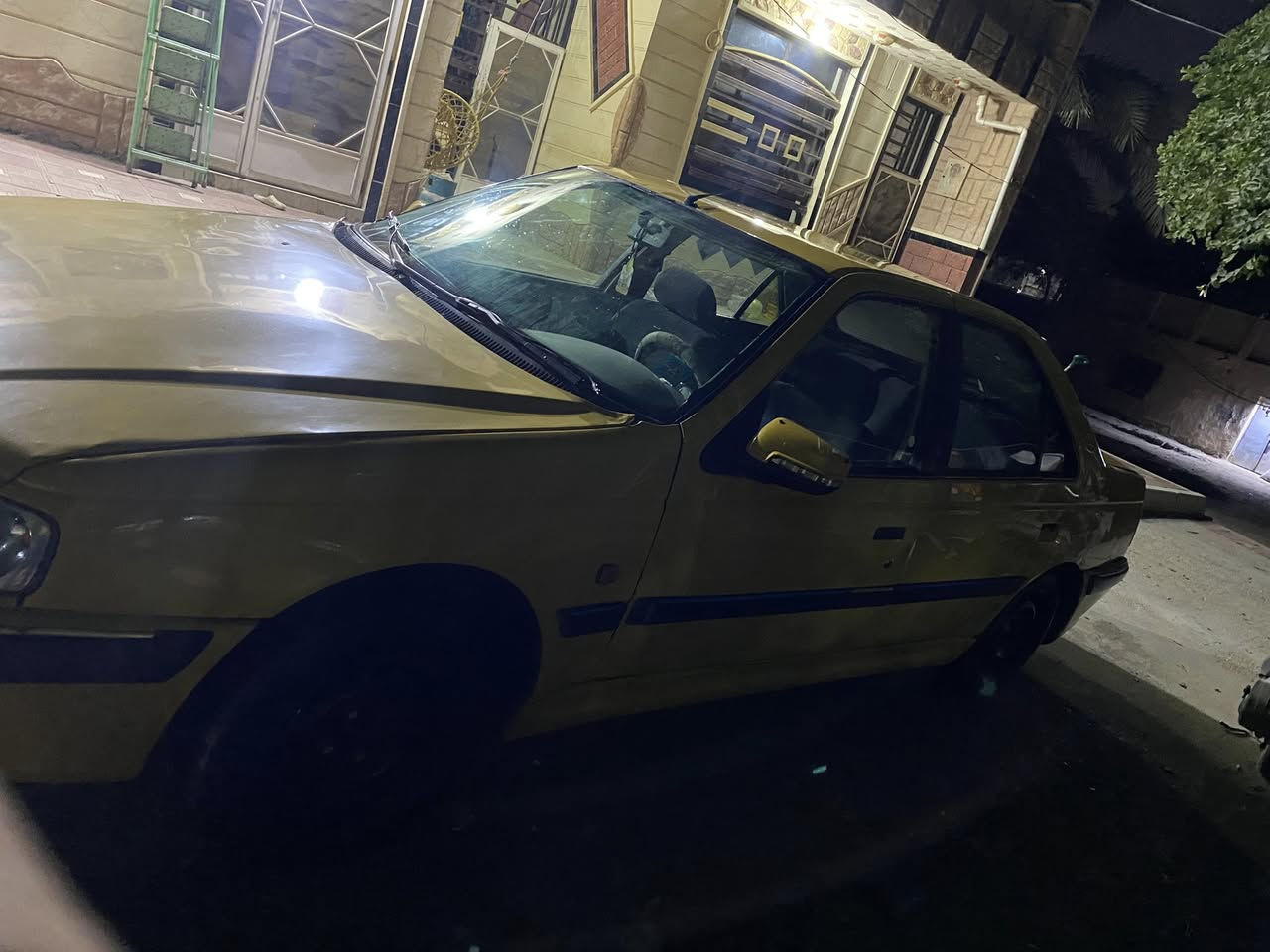 سلام عليكم بيجو باص موديل ١٥ تحويل ثاني يوم رقم نكليزي بغداد بسمي  عله فحص /***********
