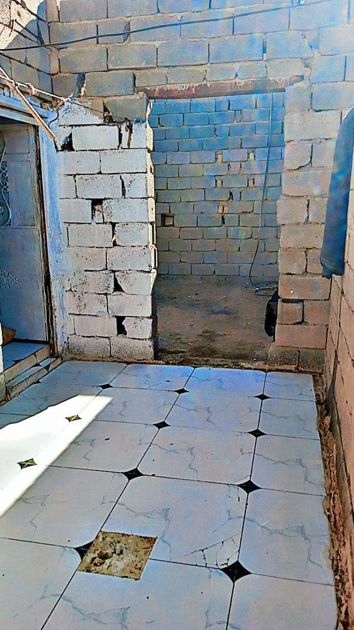 سلام عليكم عندي بيت  منطقت  سيد خضير مساحه ميه ماي كهرباء غرفه صاله ديوانيه مطبخ صحيات  منور   البيت جاهز سقف ثانوي   بس الديوانيه عاوزه شغل     مستعجل تصل. سعر بلش.   تصل ‏‪***********‬‏
