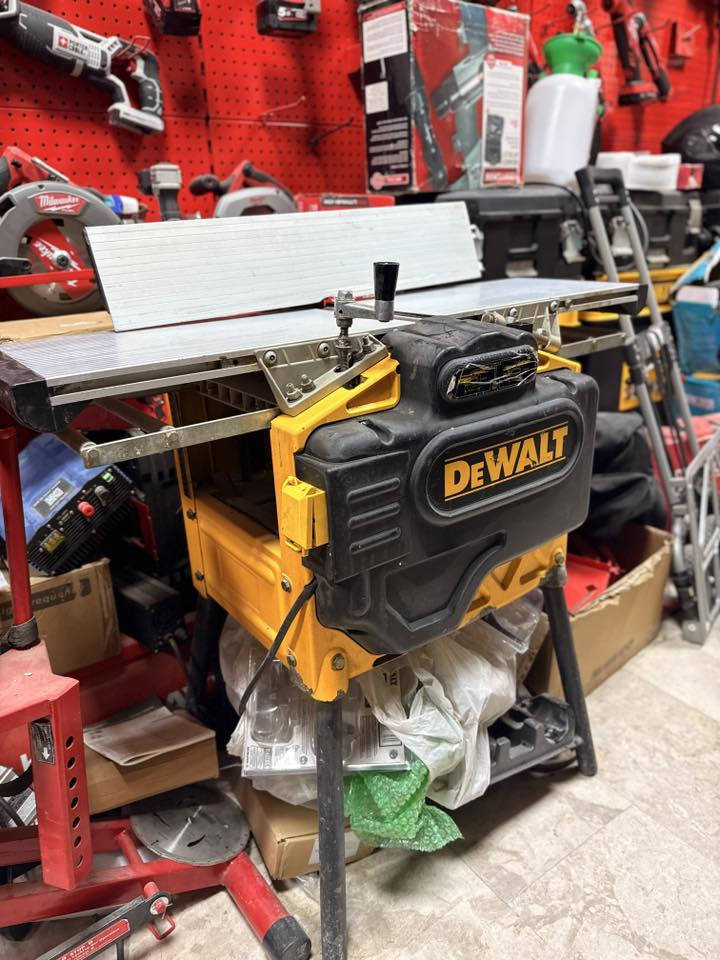 للبيع
رندة ودبل ديولت
كهرباء 220 
مستعمل نظافة 80 
شغاله ما مصلح نهائيا
العنوان كرادة قرب تقاطع الاورزدي 
للاستفسار خاص او واتساب 
***********
