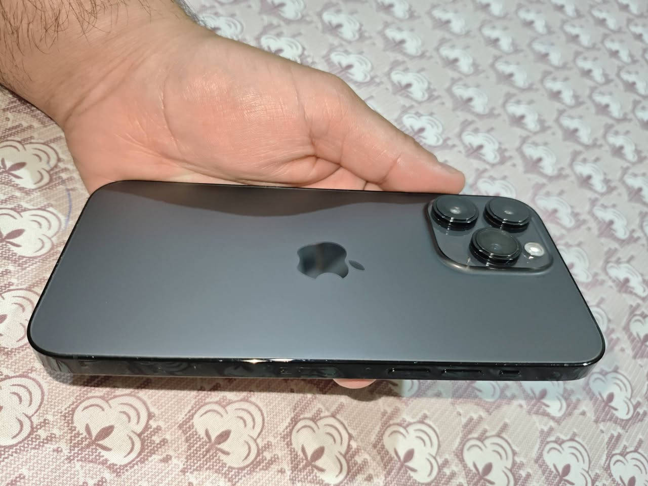 السلام عليكم ايفون 14 برو ماكس جديد جديد جديد بطاريه 84 لا معلايه ولا مبدل بي اي شي اكفله الك من كلشي وعلفحص جهاز على ايدي واستخدام قليل جداً ... مكاني الدورة ابودشير *********** 
السعر مليون و50 وبي مجال
