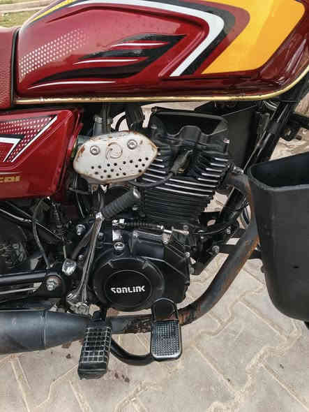 ‏السلام عليكم دراجه للبيع سونك 5 كير
‏موديل 2025. مكفوله كفاله عامه م̷ـــِْن كلشي
‏دراجه نضيفه كهربائيات ڱڵـه. شغاله بيه بصمتين
‏دشبول لكتروني شغال أوراق كامله
‏محرك برغي مامفتوح بي
‏مثل مشوف عينك جيب فيتر وفحص
‏سعر 800 وبيه مجال مكاني بغداد الشعله
‏   للتواصل رقم ***********.
‏وموجود عل ماسنجر
