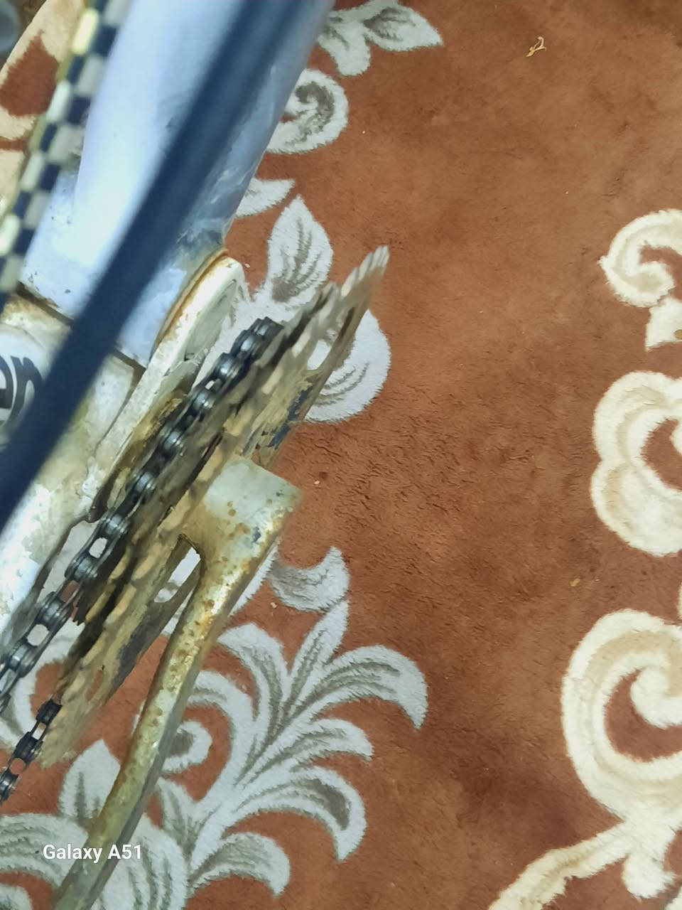 السلام عليكم بيسكل جبلي كامل كلشي مابي كير شغال 7 نمرات خلفي وامامي 3 دبلات شغاله بريكات شغاله حجم 26 السعر 50 وبي مجال.  لمروسه ويا ايشي


**إذا كنت صاحب هذا الإعلان وتريد حذفه لأي سبب، رجاءا أرسل رسالة إلى الدعم الفني**