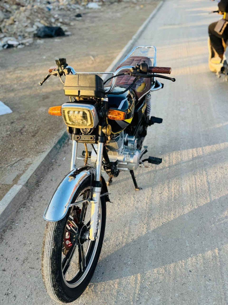 السلام عليكم سفانه البيع مكفول شرط موديل 23 السعر 1400
***********
