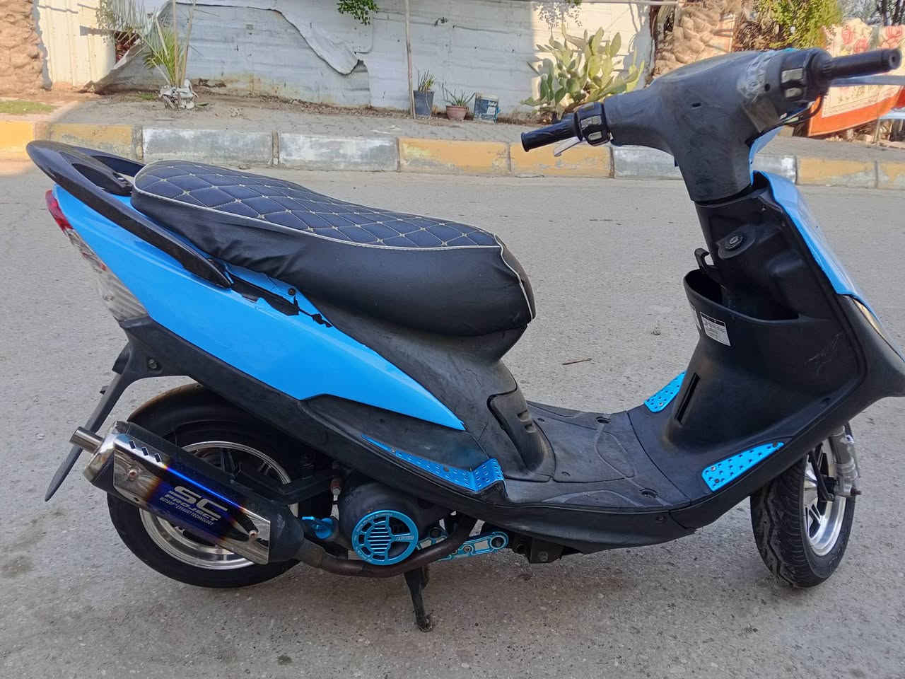 سلام عليكم دراجه رمبه ومزوده نضيفه كل نقص مابيهه البيع  ***********
