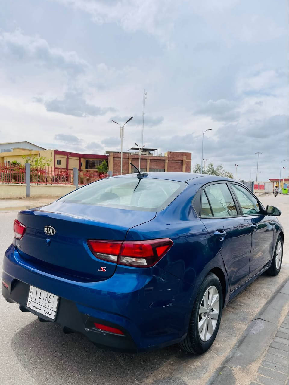 السلام عليكم للبيع كيا ريو موديل 2020 وارد امريكي مواصفات S شاشه جبيره تحكمات فول محرك 1600 دوش سياره حيل جديده استخدام بنيه ماشيه 73 رقم بصره معوقين وهلسنه تخلص حادثهه جاملغ امامي فقط ومبدل والباقي كلهه كفاله السعر 100وهاذا رقم صاحب السياره *********** البصرة, العراق
