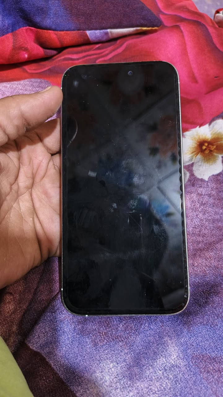 سلام عليكم 14 بروماكس ذكره256
بطاريه 100 مبدله وشاشه مبدله
ولكامره الامائميه لا تعمل 
ب425 وبي مجال
متوجد وتساب فقط
***********
