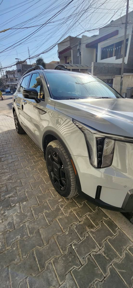 سورنتو ٢٠٢٤ XLin. سمنتي
.
 سيارة فول vip
.
كامل المواصفات بيها
.
حادثها فقط بارد الباب خلف السايق ورصعه جانت بالصندوق 
حادثها من امريكا بارد باب خلف السايق والشاشه الداخلية والجامه الاماميه فقط 
.
والباقي كله مكفول سيارة 
ماشيه هسه ١٢ الف ميل
.
السعر ٣٢٥ 
.
مكان السيارة بغداد الاعظمية
.
***********
