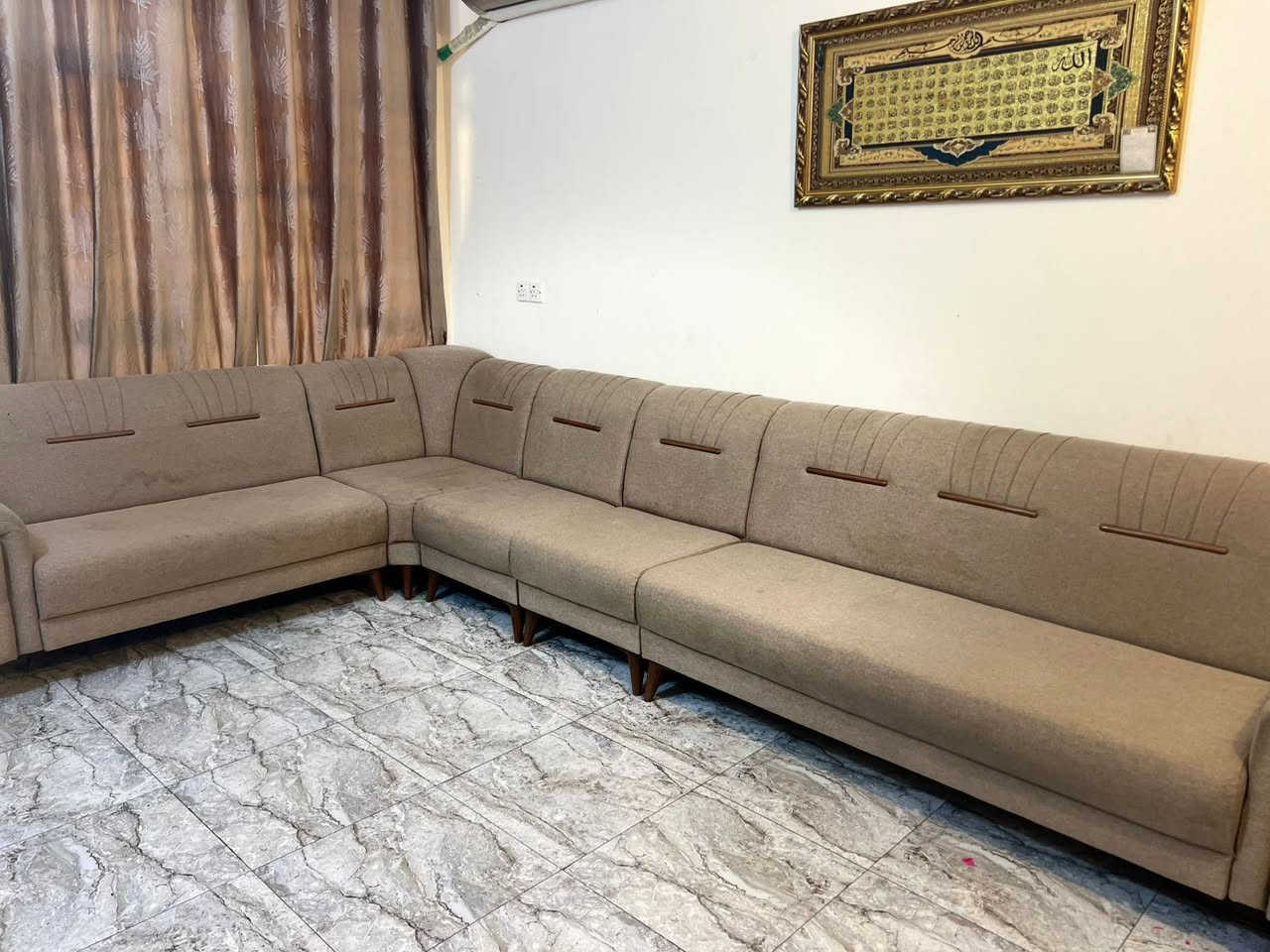 السلام عليكم ديوان للبيع مكاني الشعب
***********
