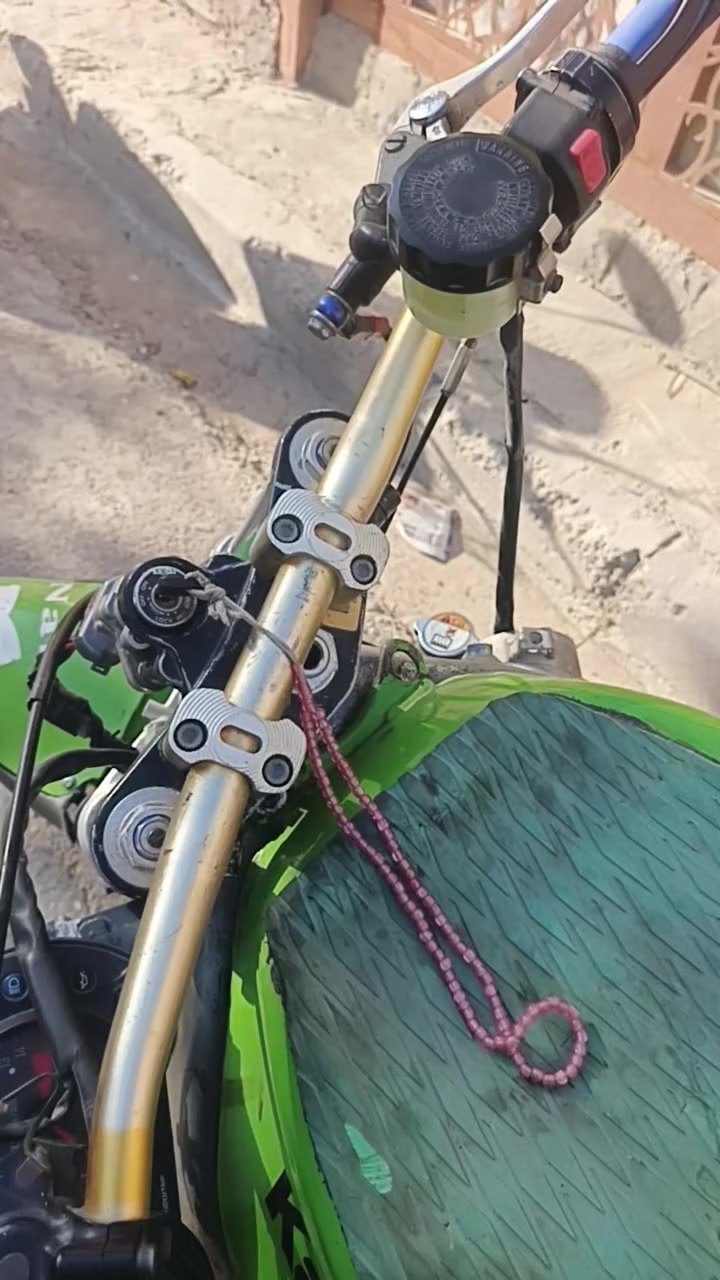 كاوسكي موديل ٢٠٠٢ محرك مكفول اسبانه ماممدود عليه نكره بكل وقت والباقي شوفت عينك نقصها بايبرات مال اكلج سعرها ٣٠ الف وابريك الخلفي يراد دسكات فقط العنوان زعفرانيه السعر مليون اونص  ‏‪***********‬‏
