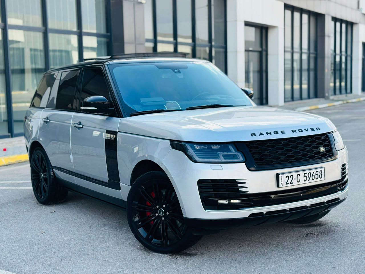 ﷽
                                 RANGE ROVER VOGUE 2016 
▫️رانج رؤڤه ر مؤديل 2016 ڤؤگ فول مواصفات
🔹 فول مواصفات مواصفات بلاك زمان دولي
▫️سيارة كامل داخل و خارج محدث 2021🔥📦

◻️محريك V8 5.0L تمانية سلندر سوپر جارج مرغوب
🔹گير و محريك بشرط فحص
بدون صوت و بدون صرف بدون خلل
🔹ماشية  58 الف حقيقي

◻️ سيارة كلين فقد ( بنيت صبوغ بسبب محدث ) 
🔹سيارة جديد حيل حيلوة نضيفه 📦
🔹سيارة كاكل داخل و خارج محدث 2021

◻️مواصفات فول معروفة
🔹{ بصمة - پانوراما - داخل احمر - رادار - داتاشو -  دوسات كهربا - خمس كاميرا - صندوق شفت - باب صحب - كشنات تتفيئة و تبريد - كشن مصاج - كشن و ستيرن خزن - ستيرن تتفيئة - بغاغ لايت - مراي شفت - تبريد مركزي - بعد }

◽️اربع تاير ويل جديد ويل بلاك
🔹دبل و جوبليسات كل بشرط
🔹سيارة شرط بدون اى نواقص گير و محرك و حدادي و كاهرباى كولة بشرط
🔹سنوي و رقم و هزة جديد سنوي بأسمي
🔹 نفسي يوم / تحويل و كاله حاظر
🔹 مكان_🌆 سليماني

◽️سعر_ 289$🔐🔥🔥
◽️موبايل_ *********** ::: ***********
____________________________________ السليمانية, العراق
