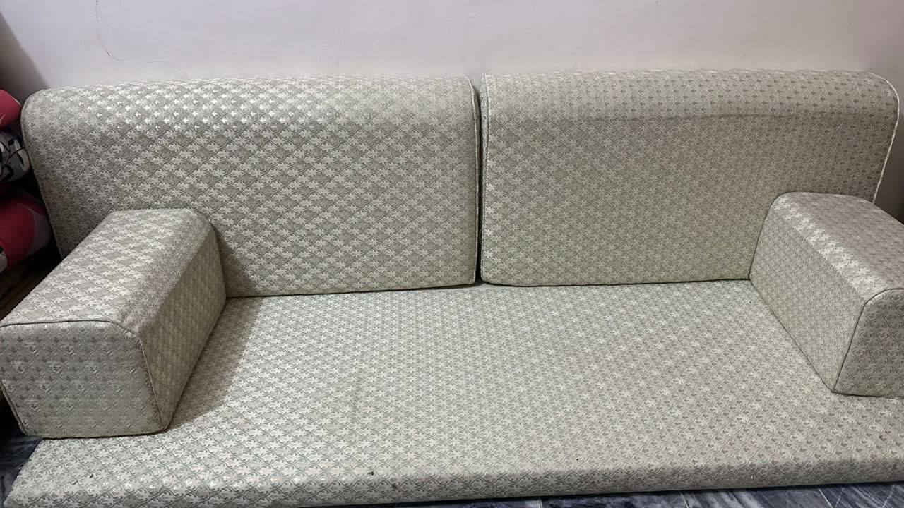 جلسه للبيع ٩منادر التكيه. الطول ٩٧
والارتفاع ٤٨

المندر .طول ١٩٨
العرض.٦٨. يعني تقريبا 15متر  مسكمينه 600. يردوه 350،،، العنوان بالجاير شارع الامام علي


**إذا كنت صاحب هذا الإعلان وتريد حذفه لأي سبب، رجاءا أرسل رسالة إلى الدعم الفني**