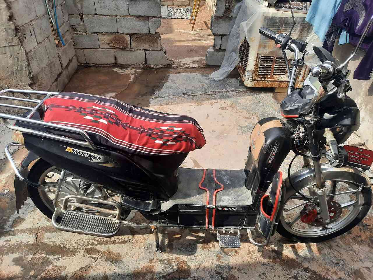 سلام عليكم عندي دراجه شحن سعر 400وبيه مجال رقم(***********》البطاريات 《10》
