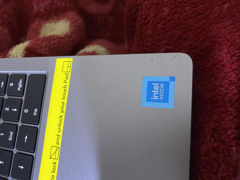 الشاشه مكسوره اشتريته قبل اسبوعين جديد لوك اني اكتفته لابتوب ACEMAGIC AX15 سعره 225
🔹 المعالج:
Intel Processor N95
 • 4 أنوية
 • سرعة تصل إلى 3.4GHz
 • مناسب للتصفح والدراسة وتشغيل البرامج اليومية

🔹 الرام:
 • 16GB RAM
 • يساعد على فتح عدة برامج بنفس الوقت بدون بطء

🔹 التخزين:
 • 512GB SSD
 • تخزين سريع لتشغيل النظام والبرامج

🔹 الاستخدام المناسب:
 • التصفح والإنترنت
 • برامج الأوفيس والدراسة
 • مشاهدة الفيديو
 • ألعاب خفيفة

🔹 نظام التشغيل:
 • يدعم Windows

📌 الخلاصة:
لابتوب اقتصادي مناسب للاستخدام اليومي والعمل الخفيف مع أداء جيد وسرعة في التخزين


**إذا كنت صاحب هذا الإعلان وتريد حذفه لأي سبب، رجاءا أرسل رسالة إلى الدعم الفني**