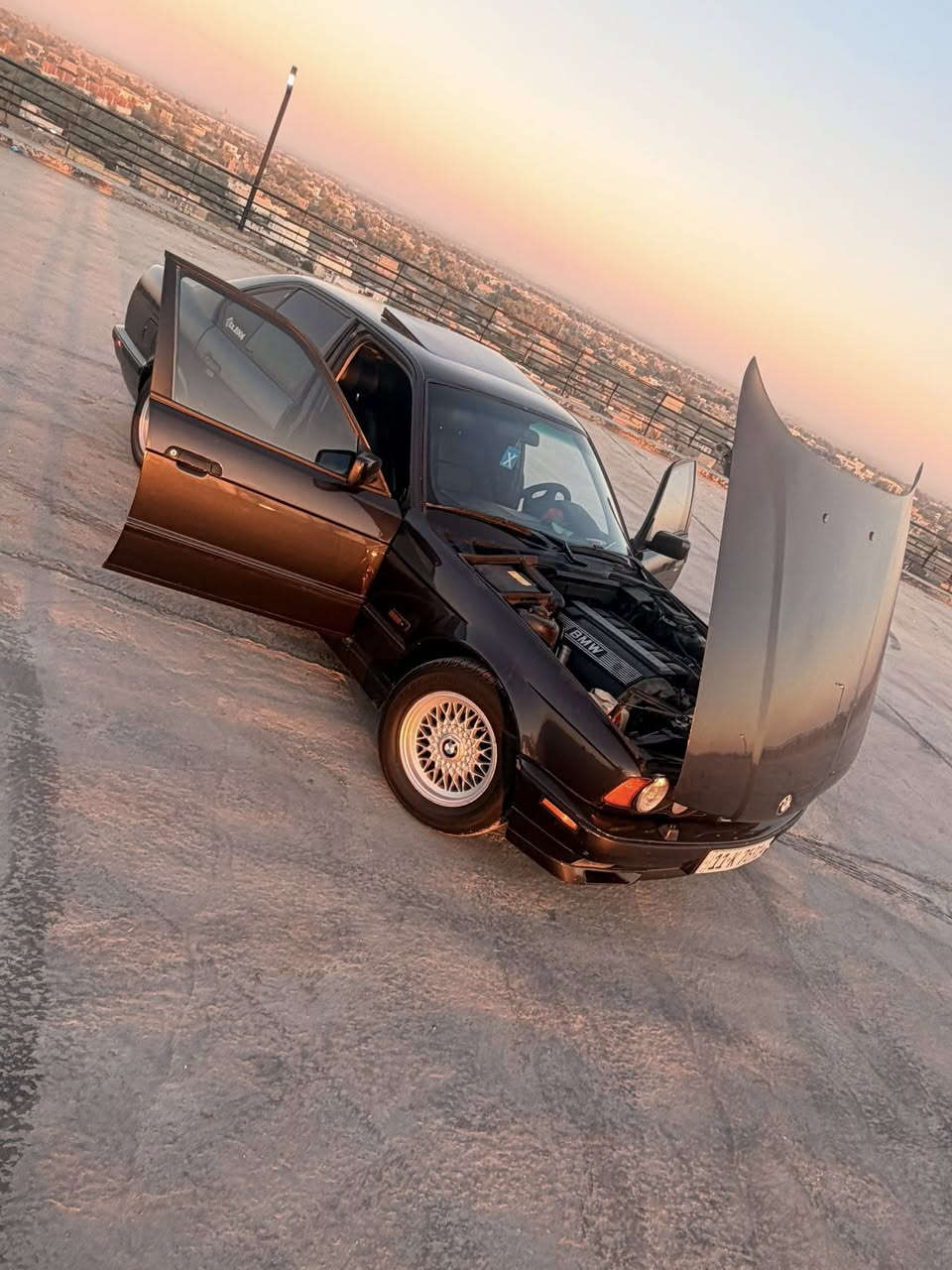 السلام عليكم
للبيع BMW 

525 فانوس

موديل 1992

فتحه بجم عريض داخل اسود جلد كهرباء دبل ايرباك كلشي بيه شغال 

***********

بابل حله
