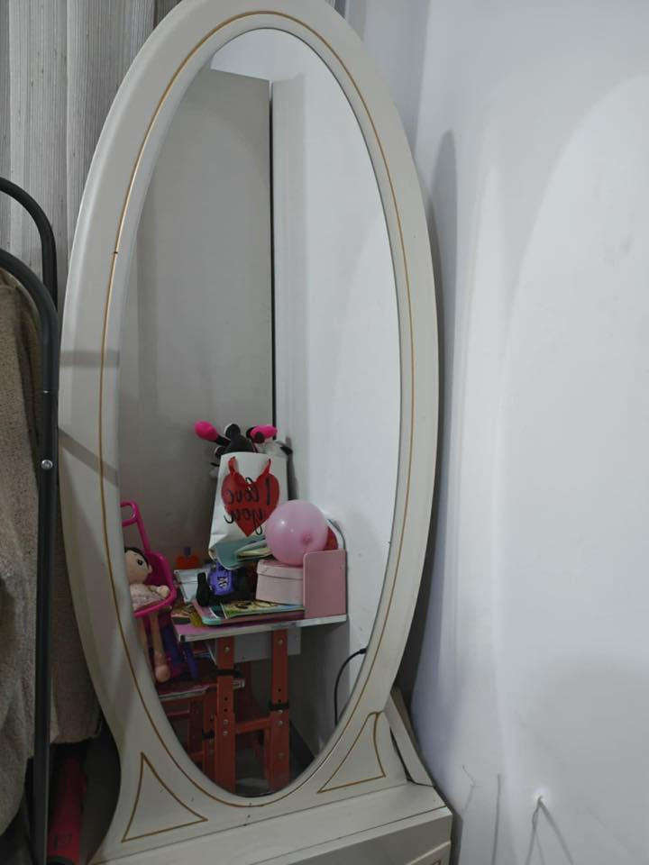 السلام عليكم 
من رخصة الادمن 
غرفة تركية نوعية ثقيل جدا للبيع 
السعر ٥٠٠ الف وبيها مجال 
تواصل واتساب رسائل فقط
***********
