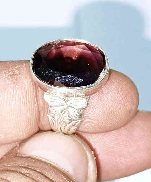 جمال ودلال مجوهرات حجر الجمشت الافريقي له فوائد كثيرة يقوي الذاكرة وينشط الخلاية الدماغية في الإنسان ويعطي الطاقة الإيجابية وطرد الطاقة السلبية في الجسم يقوي حاسة النظر ويعطي الاباقة في الكلام وقوة الشخصية ويقوية التركيز والقوة اثناء الحديث مع الأشخاص  صياغة يدوية فضه عيار عيار ٩٢٥ يوجد توصيل ***********       ***********
