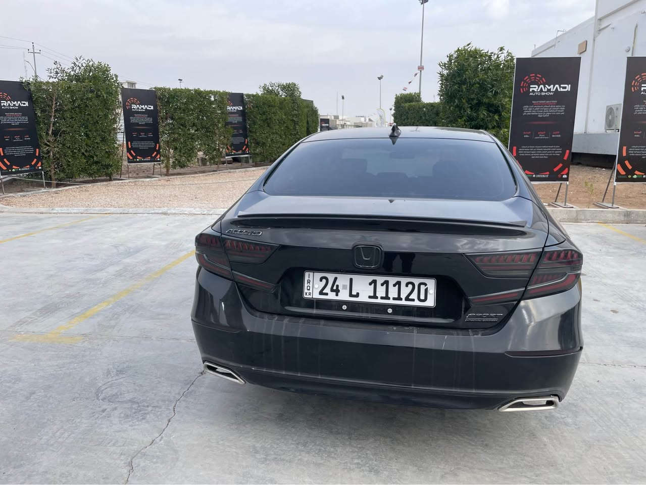 هوندا اكورد ٢٠٢٢ 
محرك ١.٥ تيربو ١٩٢ حصان 
فئة سبورت سبيشال اديشن 
كشنات جلد اسود
كشنات امامية كهرباء و تدفئة 
كاميرا خلفية 
مري تدفئة
نظام إغلاق تلقائي عند ابتعاد المفتاح عن السيارة 
تشغيل عن بعد 
بصمات ثنين 
منافذ شحن usb امامي و خلفي 
لايت خلفي رياضي متحرك 
ماشية 76000 كليومتر 
ويالة السيارة مبدلة من ١٩ الى ١٧ طسة انعم و اهدئ

السيارة يرادلها برمجة رادار 
ضربة السيارة خفيفة بالكشر فقط 
بيها بابين صفحة السايق صبغ و جاملغ تبديل شركة 
و باب الراكب تبديل شركة 
بدون دواخل بدون ايرباك 
مرفق صور السونار الحادث
رقم دهوك مميز 
السعر ١٤٨ ورقة 
السيارة بيها هزة لشهر ١٠/٢٠٢٦ 
تحويل مباشر ثاني يوم 
*********** 
اتصال/وتساب دهوك, العراق
