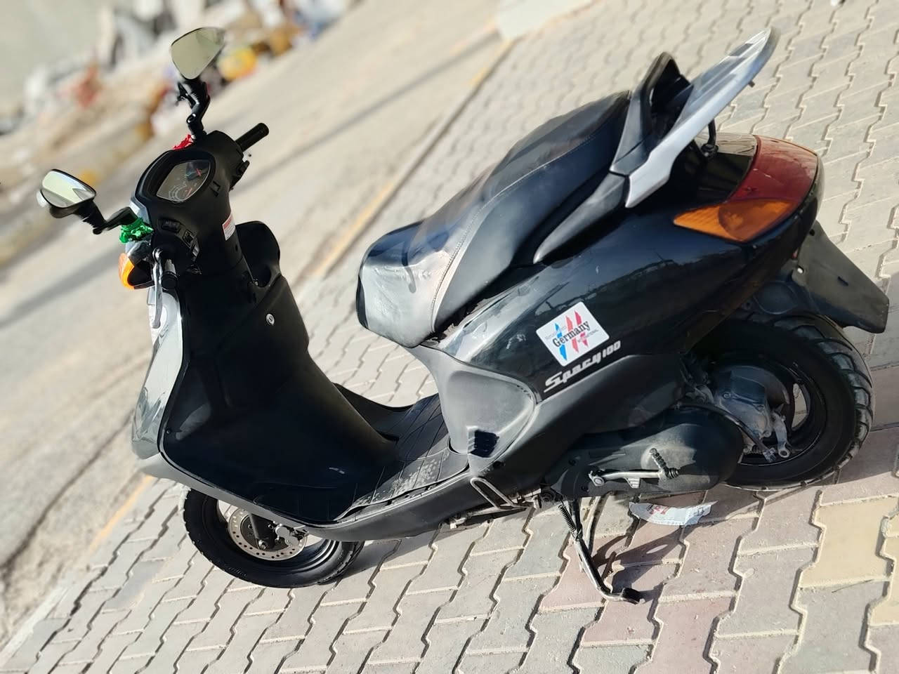 السلام عليكم
دراجه سبيسي ياباني 
دراجه نضيفه كلش 
كهربائيات شغاله كلها 
تخم تاير جديد 
مكينتها مفتوحه رايمرر
مكاني قضاء الحي حي الشهداء 
ما اجاوب على الخاص وهذا رقمي 
***********
