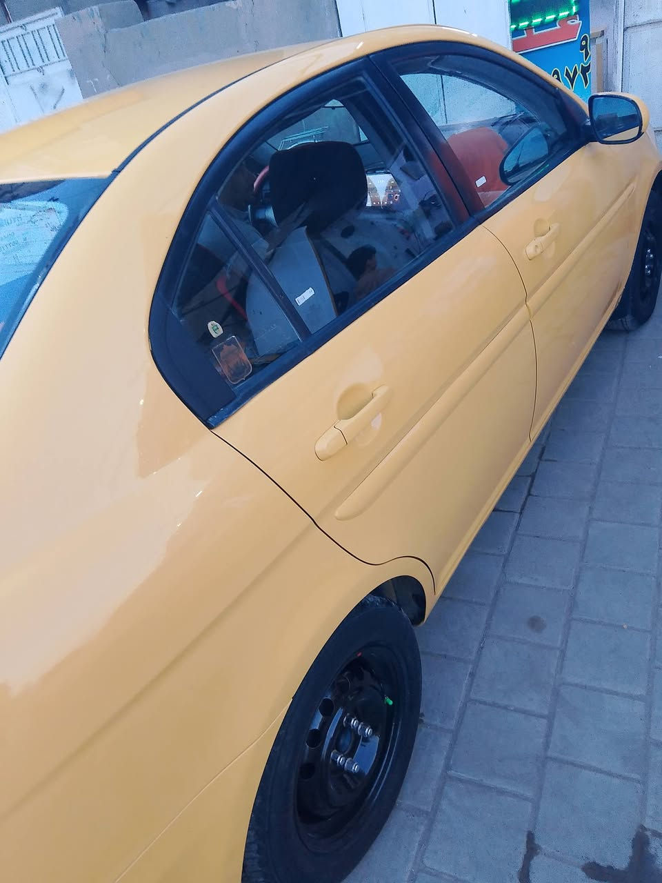 السلام عليكم سياره اكسنت موديل 2011 المقدس وارد امريكي ضربتها باب السايق وقطعه شبر بل حوض الرقم بغداد سياره كلش نضيفه محركها 1600 شاشه + كامره وتبريد وتدفئه وما بيها أي نقص  للتواصل ***********
