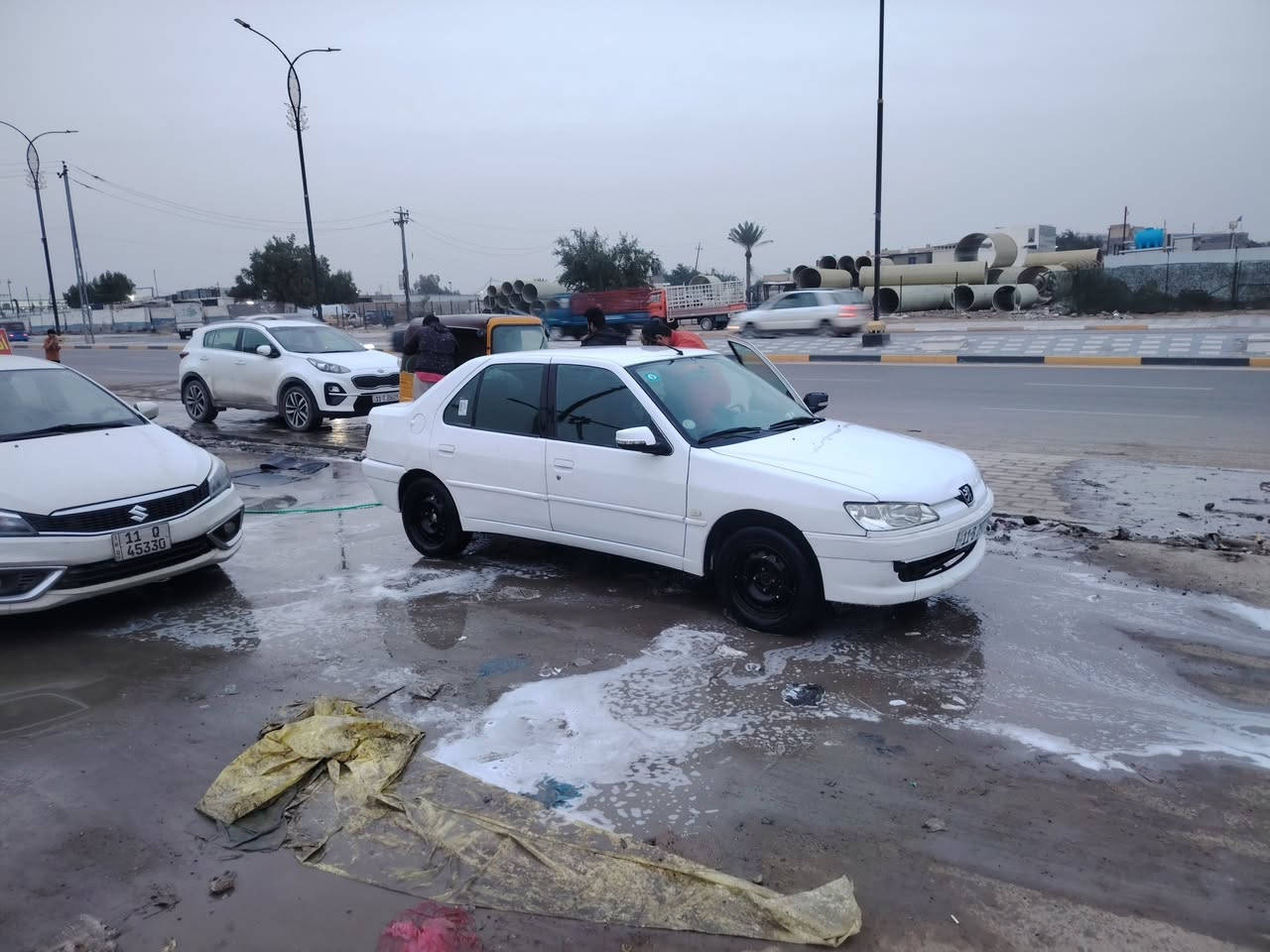 سلام عليكم  للبيع موديل 2003 سعر 43  سياره مابيه لا خياس ولا ضربه ولاشي يرادله ترتيبات شويه مكان بغداد ورقمه بغداد ***********
