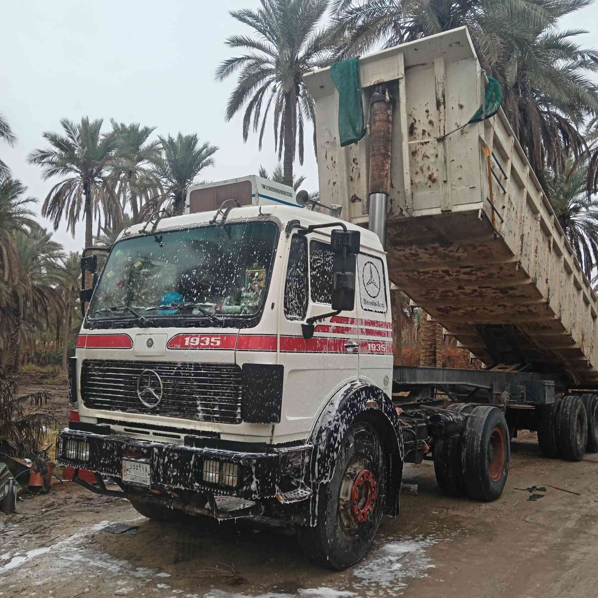 السلام عليكم للبيع موديل 88.مكينة 35كير 160
***********
