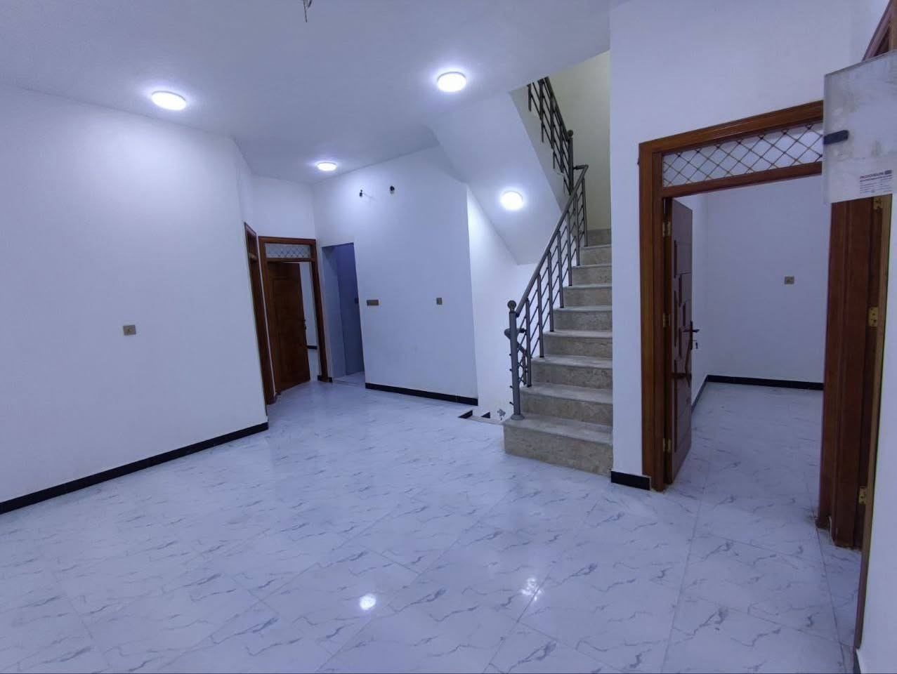 بيت 150 متر طابقين بالاسكان الصناعي النزله الأولى
(قرب مجسر الإسكان الصناعي) بيت يتكون من 6 غرف
الطابق الاول / طارمه استقبال وصاله وغرفتين 2 نوم ومطبخ وصحيات داخليه وخارجيه
الطابق الثاني / يتكون من 4 غرف نوم وصاله وصحيات
السعر والتفاصيل اتصل ***********
