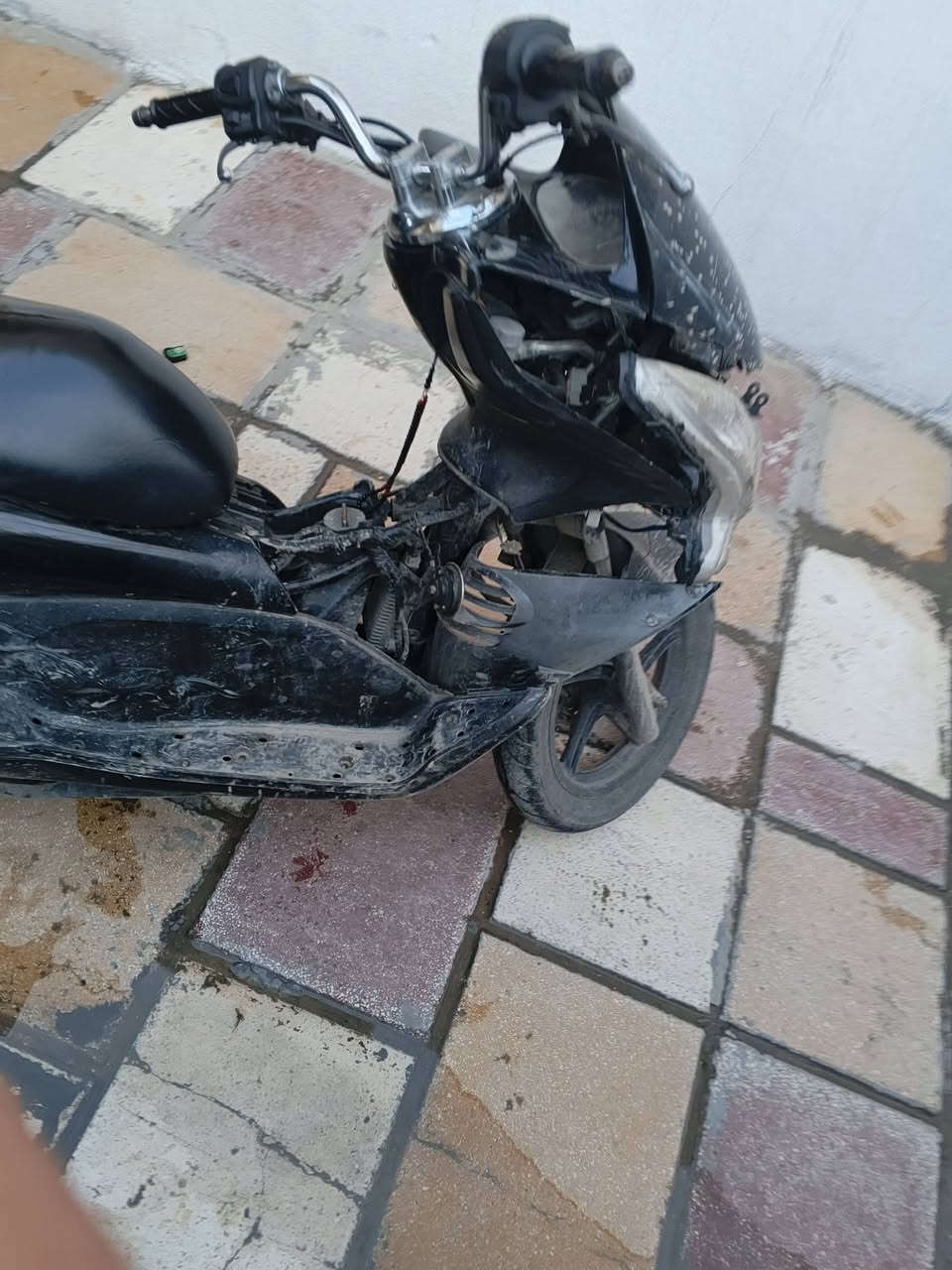 بي سي اكس ياباني 125 محرك كفالة كهربائيات نضيفة عوزها مجمجع مكسور بيها حادث بل بجم مماثر ع اي شي سعرها700قفلل اخوان الي ميشتري ليكعد يعامل ويخابر ممتواجد ع النت شراي اتصل ع رقم***********عنواني مشتل شارع مطبك
