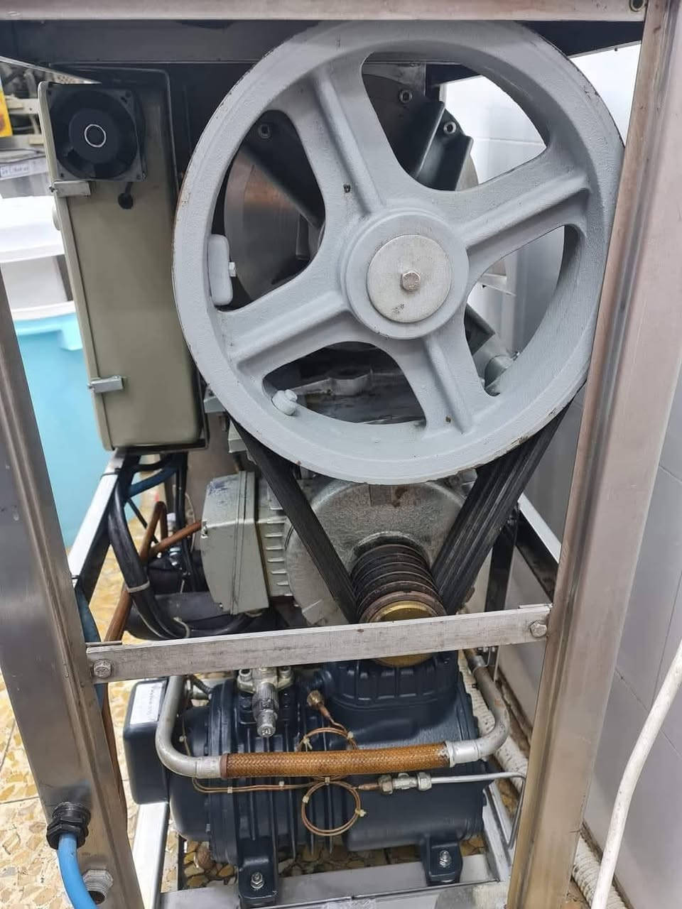 انتاجيه Ds مارك ايطالي 🇮🇹
حجم 80-60 
 12 كيلو 
مستخدم قليل نضيفه جدآ 
كمبر- طرحي دورين 
تبريد ماي 
3 فيز
كلشي بيه بلادي ✅

السعر والتفاصيل مراسله الصفحه 
او الاتصال هـ  ***********
 العنوان  بغداد
