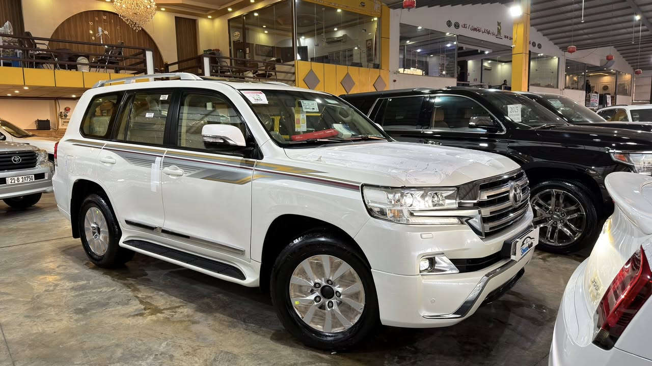 Toyota Land Cruiser ‎🙏🏻بسم الله الرحمن الرحيم
—————————————————————————
‎تویتا لاندکروز 2016 - GX.R - V8 
‎كير و محريك شرط واحد بورغى مامفتوح 👍 ماشى (95000الف)km
‎بريمي🔶
‎‏‎ مكفولة كفالة عامة من الدعامية إلى الدعامية 🔶
‎‏‎‏‎بدون بارد  ،بدون رصعات ،بدون حتى شخط
‎‏‎رمل مابي ،بقية كلها بشرط
—————————————————————————
‎🔶 مواصفات فول
‎شاشة كبير+ لمس +حاسة +
‎+كاميرات+ فتحة سقف 
‎كشن جلد كشن كاراباي +شحن موبایل  +8 اريباك+ تبريد مركزية
‎بصمة تشغيل عن بعد +سلاجة +ليد زينون +
‎تحكمات ستيرن +دبل فوليوم +فورويل +هوك+
—————————————————————————
‎تخم تاير دنلوب الاصلي 🔶
‎محرك كير بشرط مامفتوح 🔶
‎سيارة حيل نظيفة كلشي عل بلاد لوك
‎سنوية زنكة كلشي جديد مدفوع لـ2029
‎باسمي السنوية بشرط تحويل و خرامة 
‎سيارة مابيـها دينار مصرف كامل من كل نواحي
‎رقم شيمالي 
‎نفس يوم /تحويل و وكالة حاظر 
‎مكان /داخل سليماني معرض شڤان معارض تحويل🌇
‎🔸سعر (488)$
‎ - موبايل📲//*********** - ***********
‎واتساب موجود
