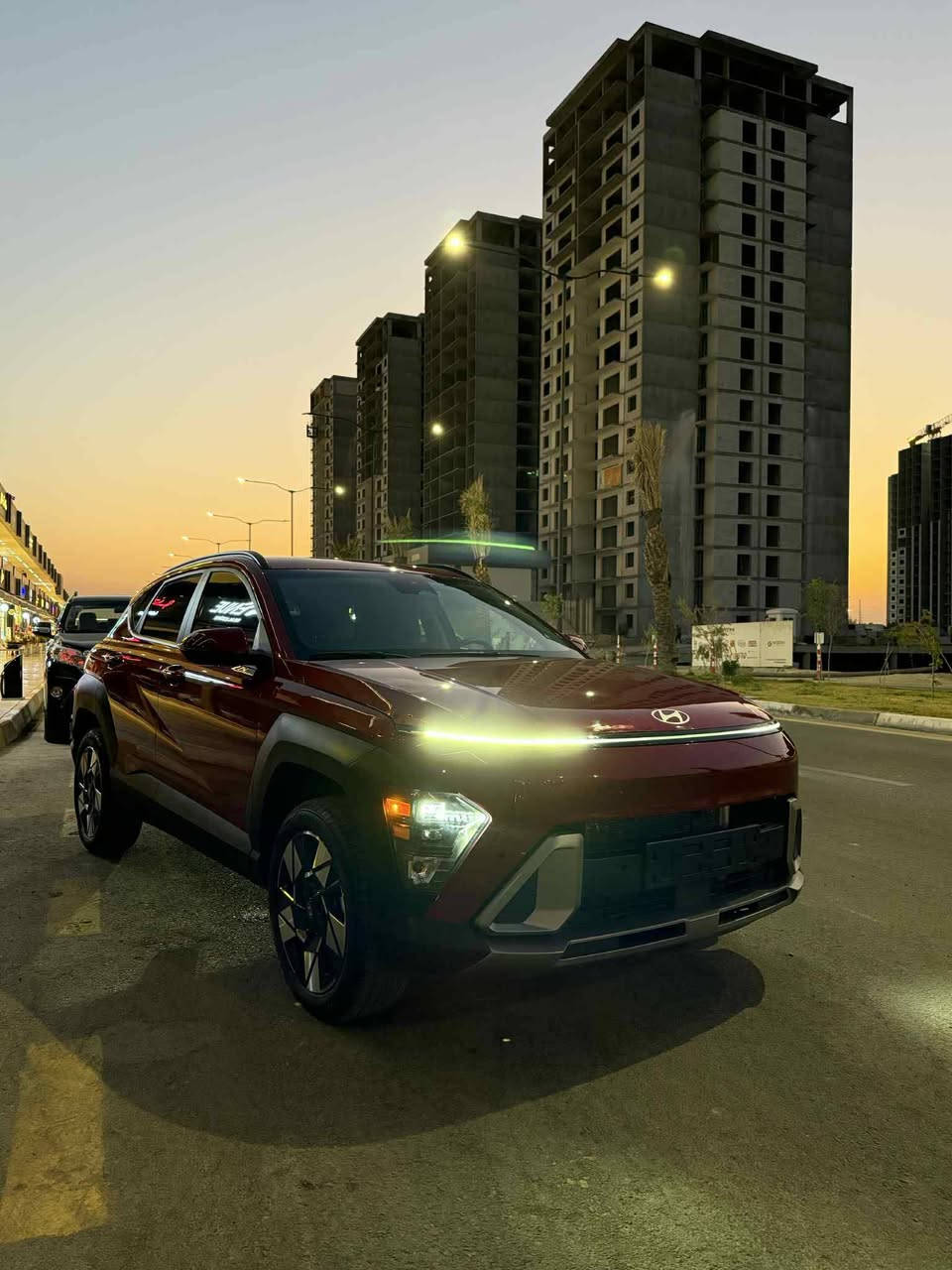 للبيع هيونداي كونا  2025 
وارد امريكي لون ماروني
بدون صبغ بارد فقط وتكحيل
المحرك (2000) DHOC المرغوب 
كير اوتماتيك طرح  شفتات بالستيرن 
تبريد بيانو ثلج امامي وخلفي + تدفئة
شاشة متصلة Apple carplay + Android  مع كامرة دواره
بصمة تشغيل وابواب وصندوك (تشغيل عن بعد)
كشن السائق كهرباء 
كشنات هيتر
رادار امامي وخلفي وجانبي 
نقطه عمياء 
دشبول ديجيتال
‏Mode Drive (sport/snaw/comfort)
هاندبريك كهرباء + Auto Hold
تراكشن + نزول منحدرات 
لايت امامي زينون وبك لايت خلفي LED 
ويل كب كروم 
ماشيه 7000 mil

الحادث / شفه البنيد بدون الصبغ حته الدعاميات ،الراديتر البلادي بمي الشركة وتبربد البلادي 
بدون رقم ( منفيس باسمي 
فول عدا الفتحه السعر 16200 و بيها مجال 
رقم صاحب السياره يوجد واتس اب ***********
