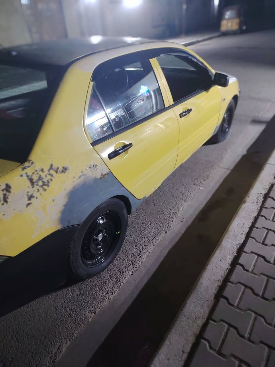 لانسر 2010كير عادي مسمكره قبل فتره ومبين كشرهه بصور سعر 65 وبيهه مجال ***********
