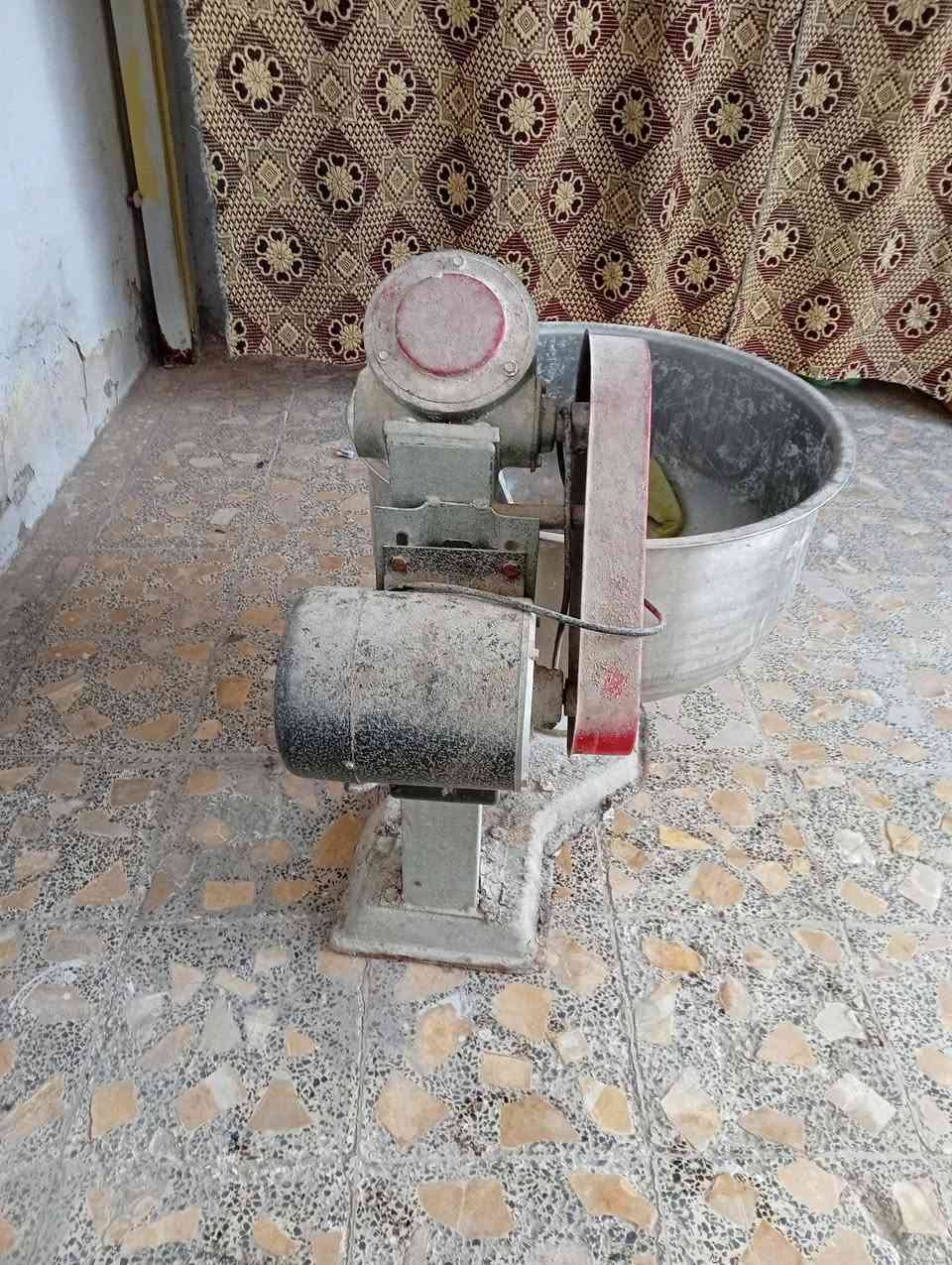 السلام عليكم عجانه سورية اخت الجديدة
استعمال قليل 4 مرات تقريبا 
تشيل 40 كيلو طحين 

كوفه حي ميسان 

للبيع سعرها ٣٠٠ قفل 

لتواصل *********** واتساب
