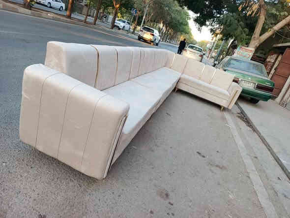 سلاوهاورییان
ئە م تاقمە ئیڵە بۆ فرۆشتن
11نەفەرییە دە سکردە
واتە فول خوسوسیە 
یە ك مانگ به کارهاتوە
ژ.م***********
شوین.کەلار
