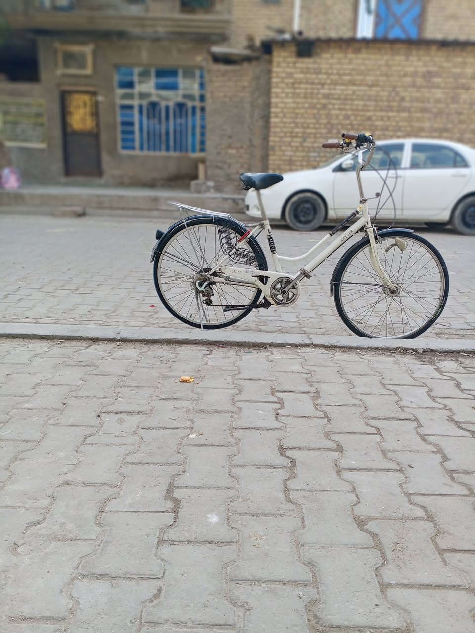 سلام عليكم بيسكل لبيع موديل عشرين بيسكل جديد مال حاويه والله مكاني بغداد مدينه صدر سعر 120بي مجال بسيط رقم ***********
