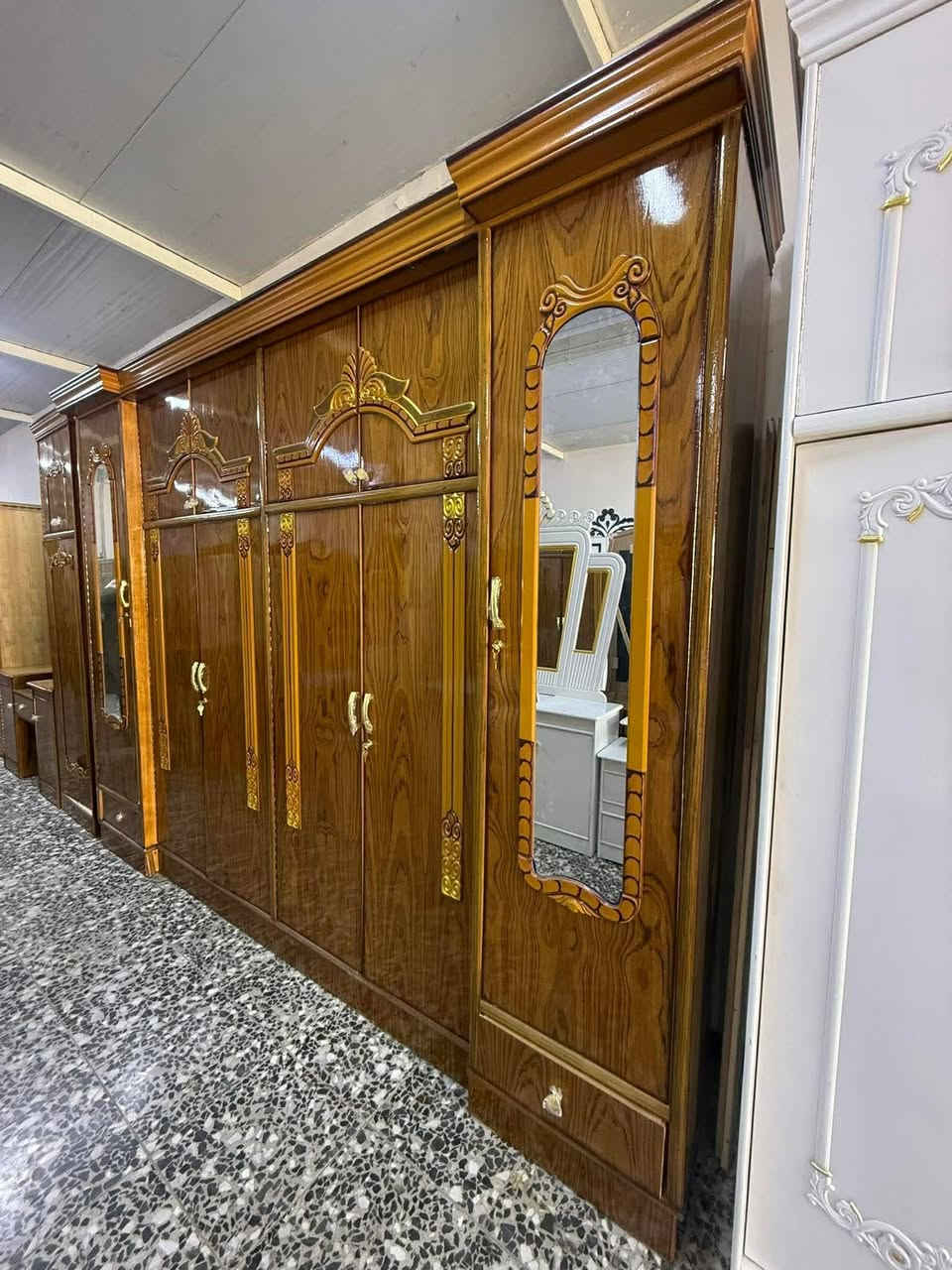 غرفة نوم صاج عراقي جديد 
زاوية دوارة و ملحق بارتفاع كنتور 
صومية السرير ٦ ارجل بلوك اسود 
السعر مليون و ٢٠٠
نهايته مليون و ١٥٠
مع الشد و النقل واصل داخل مناطق بغداد


**إذا كنت صاحب هذا الإعلان وتريد حذفه لأي سبب، رجاءا أرسل رسالة إلى الدعم الفني**