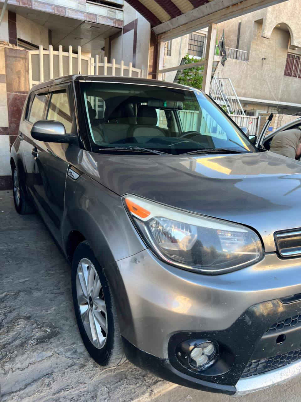 كيا سول 2017 
وارد امريكي حادث بچم بدون ايرباك 
تبديل دعامية وچاملغ 
صبغ 4 قطع 
شاشة وكامرة خلفية 
محرك 2000 gdi
السعر 105
للتواصل خاص او عبر الرقم الآتي   ***********
