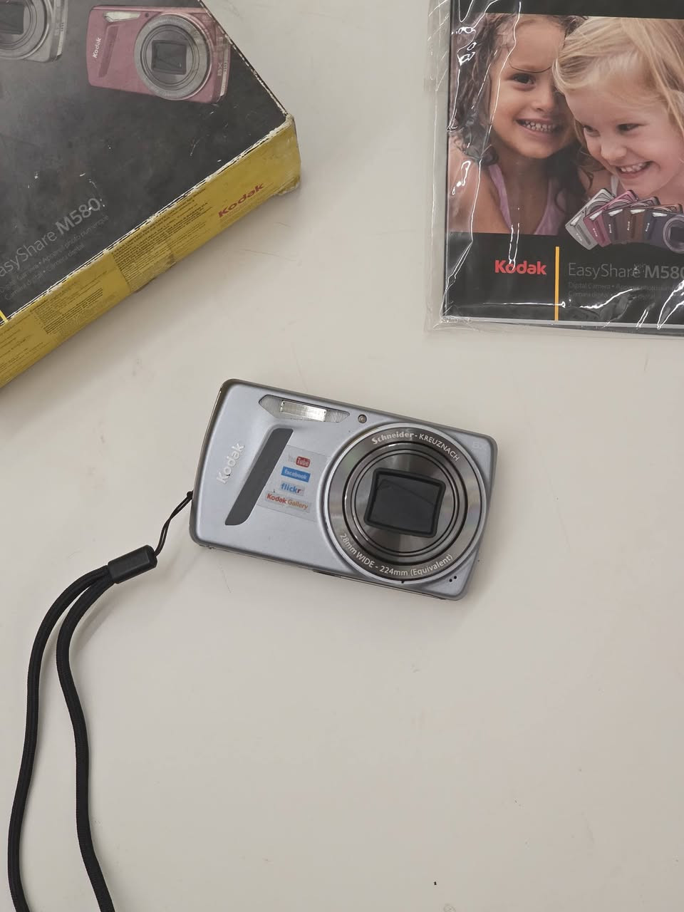 كاميرا ديجيتال
kodak easyshare m580
جديدة مع كافة ملحقاتها والكارتون

السعر 140 متوفر توصيل


**إذا كنت صاحب هذا الإعلان وتريد حذفه لأي سبب، رجاءا أرسل رسالة إلى الدعم الفني**