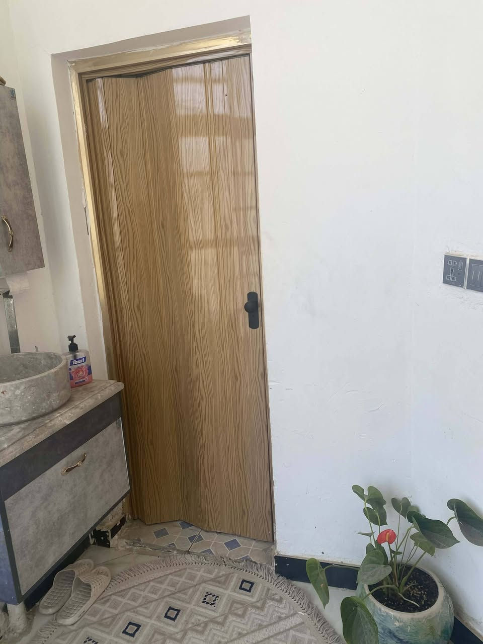 بيت ٢٠٠متر 
استقبال 
صاله 
غرفه نوم 
مطبخ حار وبارد
فوك غرفه نوم 
كراج سياره 
ممر على مساحه البيت 
بناء حديث
كونكريت مسلح التسديد الشهري للمبادره ٣٧٥ مطلوب مبادره ٧١ 
باليد ١٢٠ اي بي مجال


**إذا كنت صاحب هذا الإعلان وتريد حذفه لأي سبب، رجاءا أرسل رسالة إلى الدعم الفني**