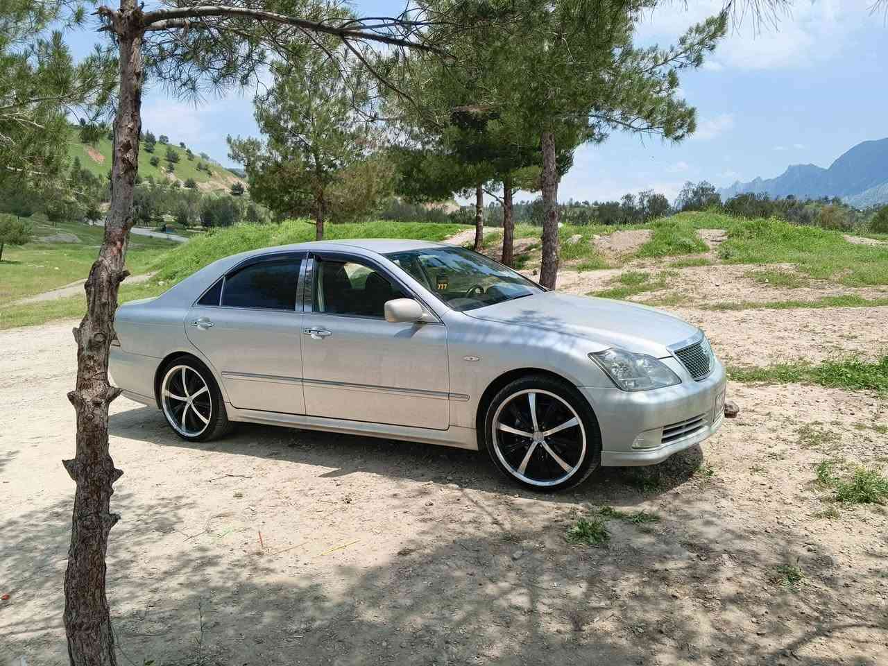 سەرەتا بەناوی خوای گەورە شاهینە بڕاوە مۆدێل ٢٠٠٥ مەکینە ١٨٠بچوک بە بچوک کامل مەسرەف کراو ٣ دوگمە ناوڕەشی ساج سوور بێ دەعمو لێدان برێکی بەسراوە جامی هەڵگیراوە تەبریدی سارد و گەرم***********سلێمانی
