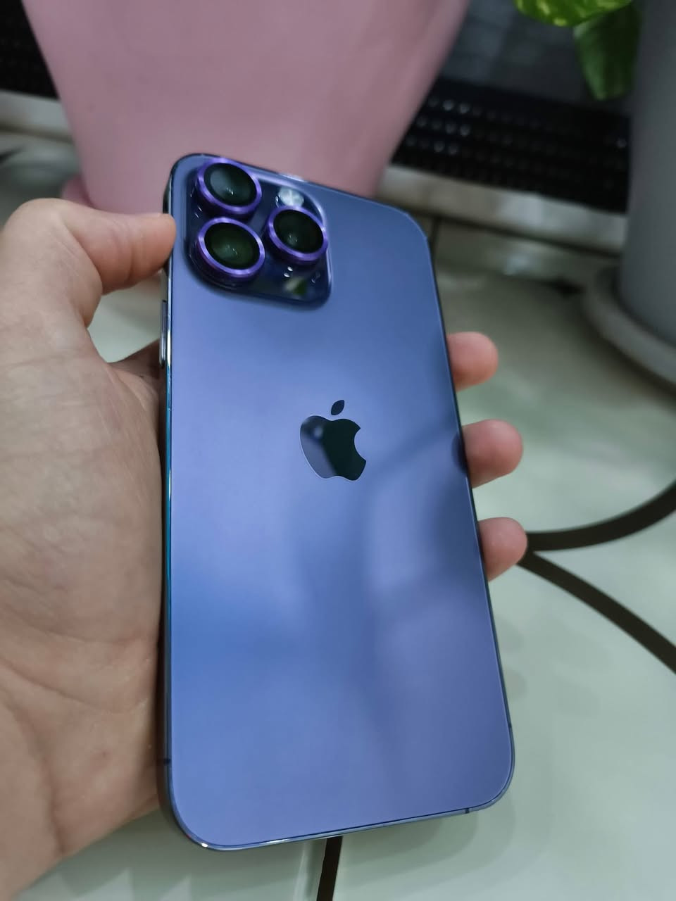 سلام عليكم ايفون 14 برو ماكس
ذاكرة/256
بطاريه /82
كارتون كامل
تك سيم 
جهاز كله بلادي شرط فقط ضهر مبدل جديد للبيع شراي خابر ***********
